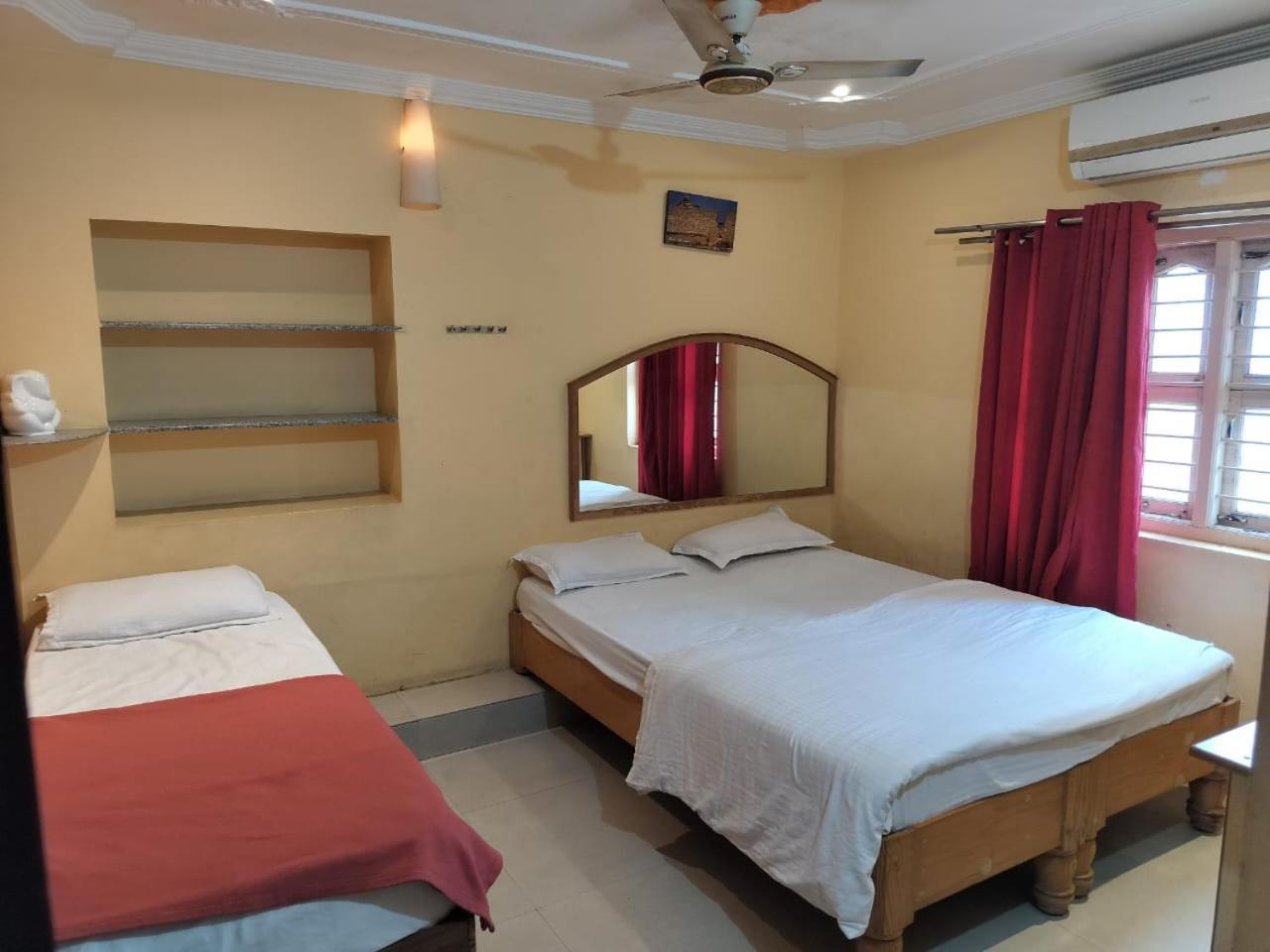 Gopi Guest House Hampi Exterior photo